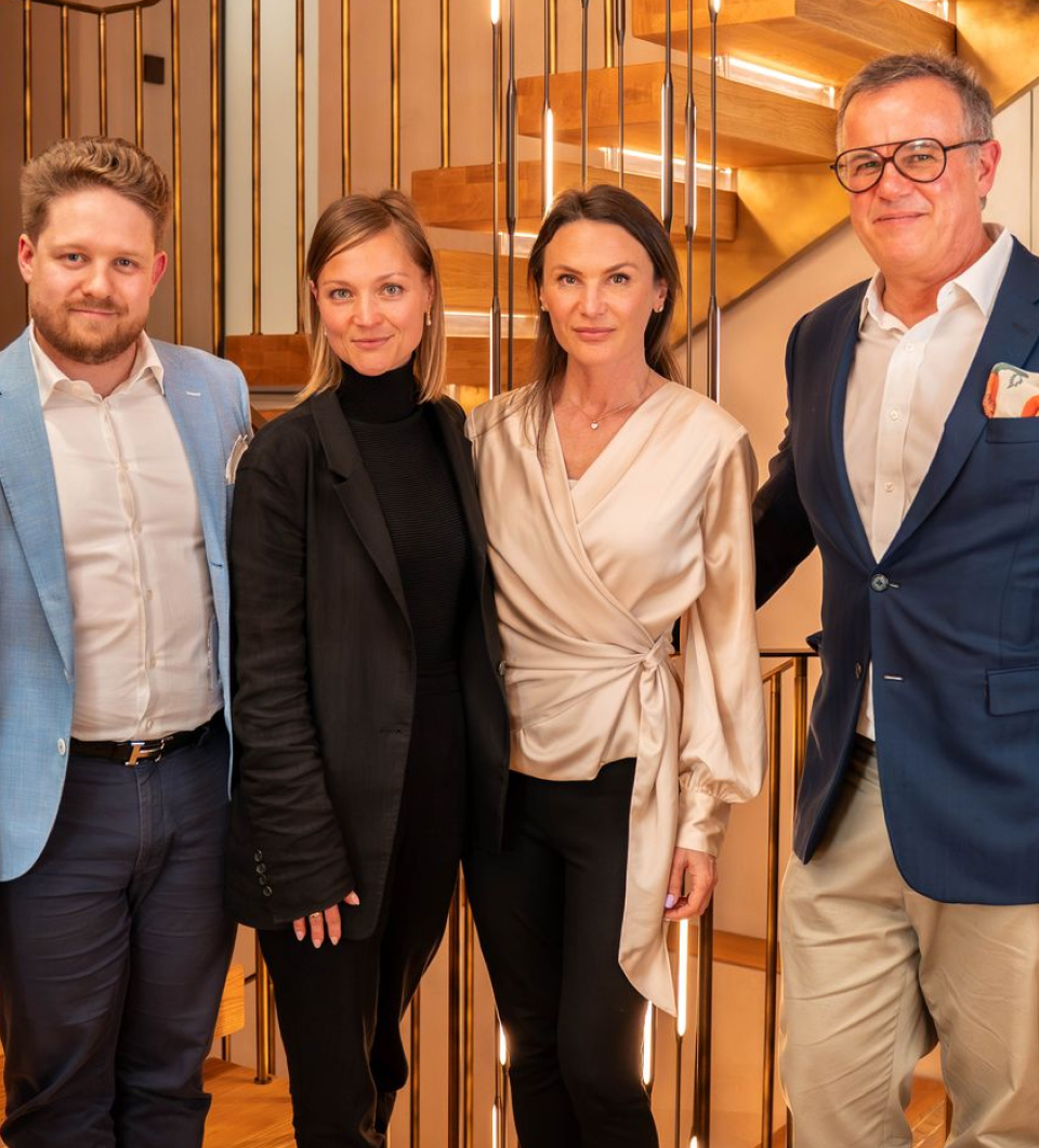 The Brand Office-Communications-Cocktail de Luxe